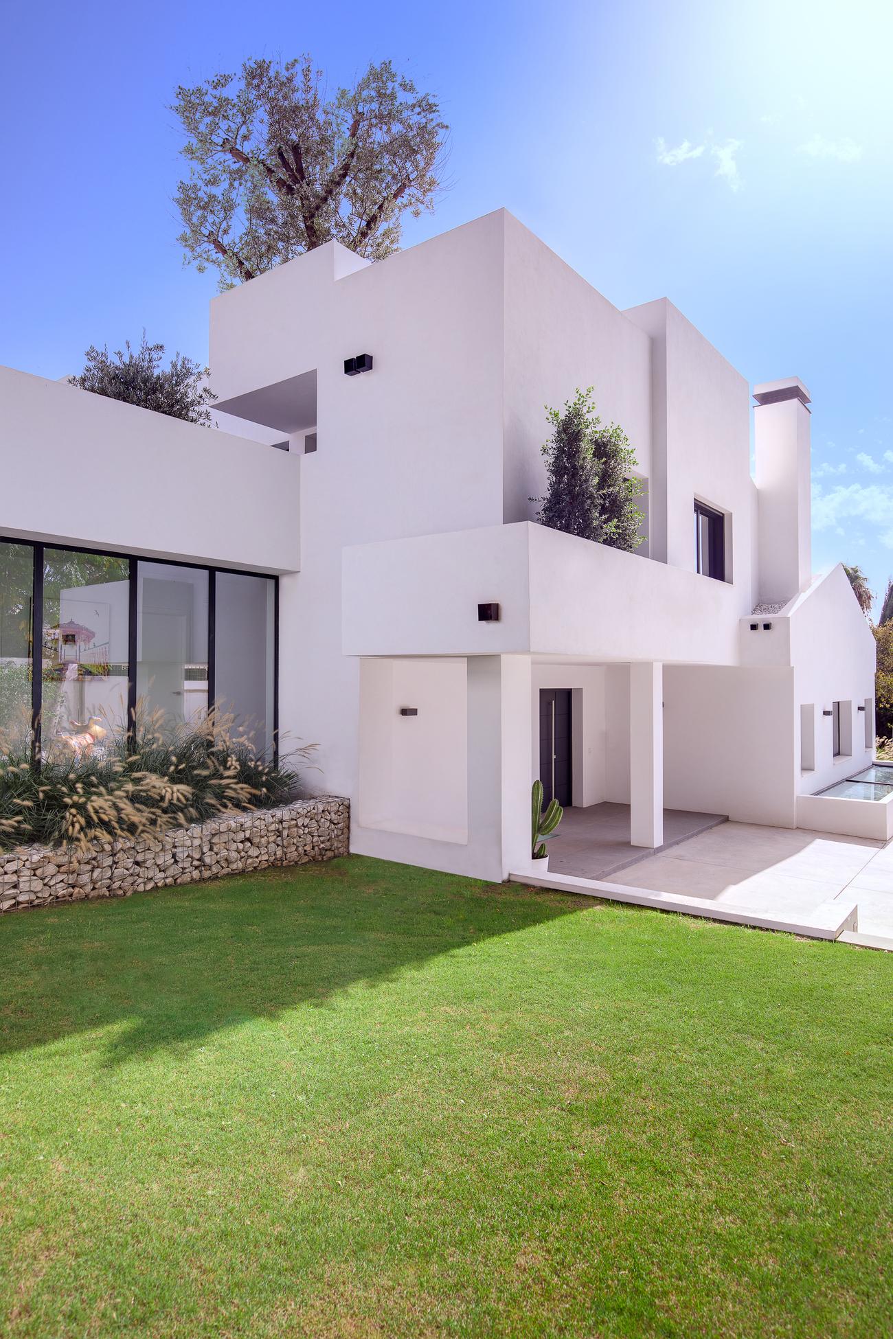 White volumes of Casa Amigos from the garden