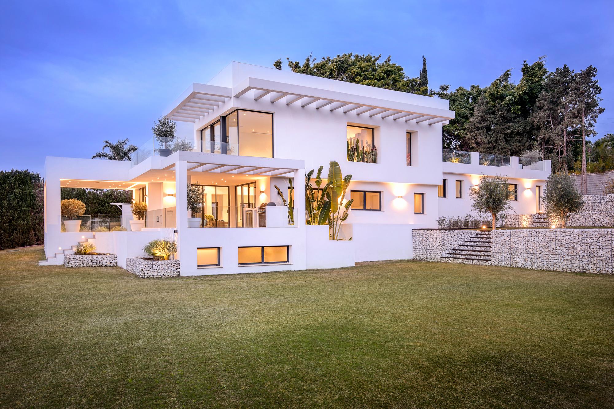 Garden elevation of Casa Amigos at dusk