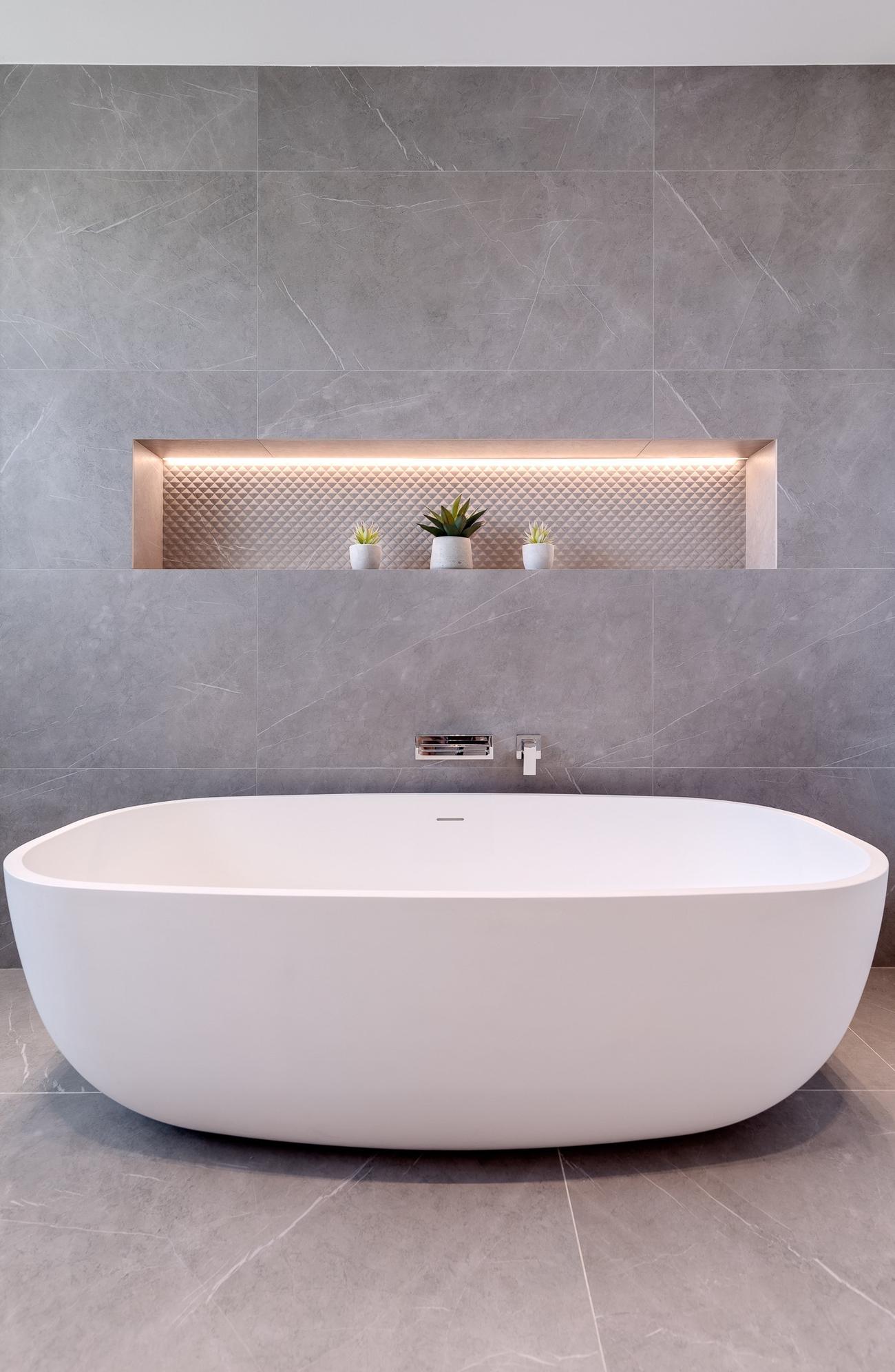 Bathroom with freestanding bath at Casa Amigos