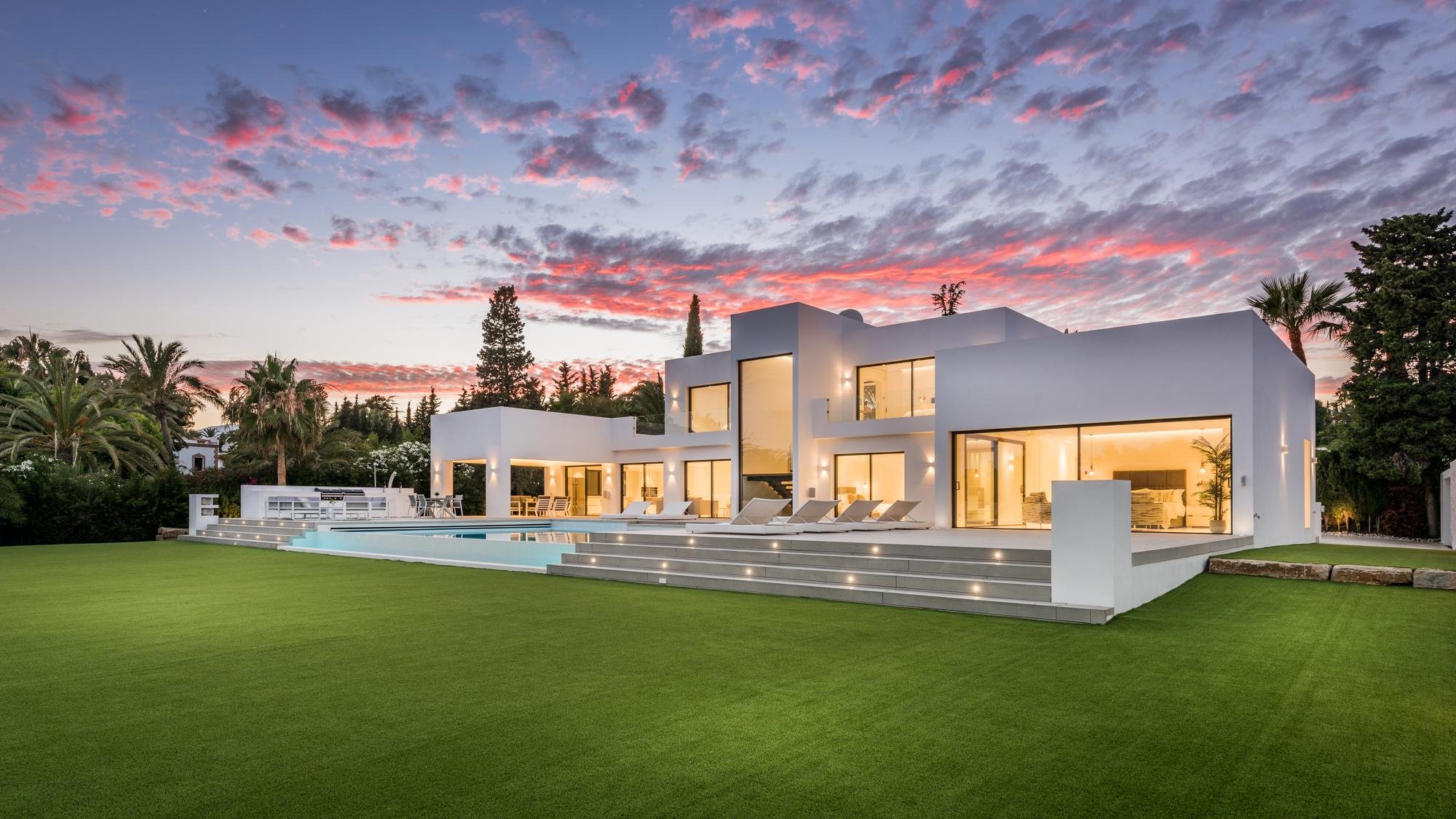 Villa El Pilar, a contemporary detached house by Bóveda Arquitectura