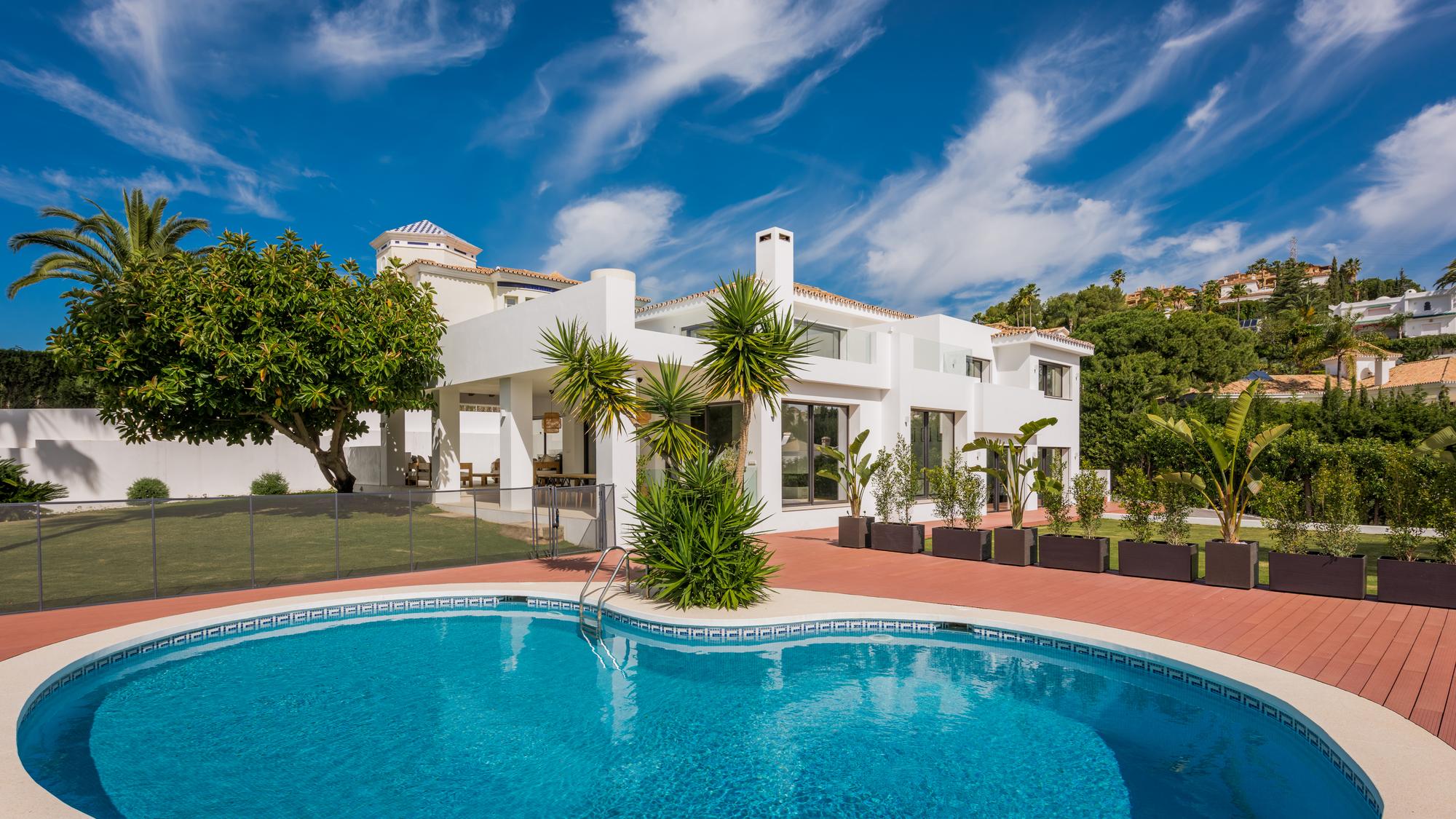 Villa Paraíso Alto, a luxury villa with sea views in Estepona